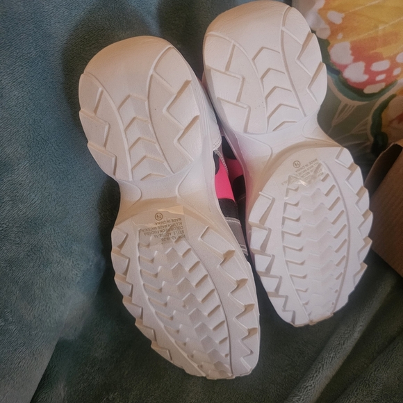 Forever Link Pink and White Women's Sneakers - Picture 6 of 8